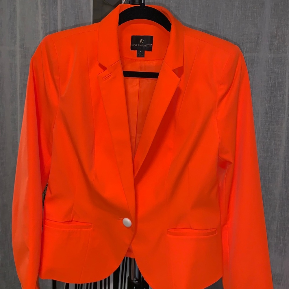 Neon orange blazer 🍊